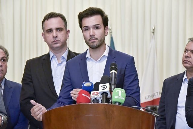 Saída para endividamento do Estado mobilizou agenda 1 Após reunião na ALMG com presidente do Senado, Tadeu Leite abordou, em junho, avanços que no mês seguinte resultariam no Propag - Arquivo
