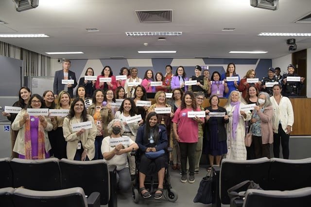No debate sobre os 18 anos da Lei Maria da Penha, participantes reivindicaram ações para acabar com o feminicídiio - Arquivo ALMG