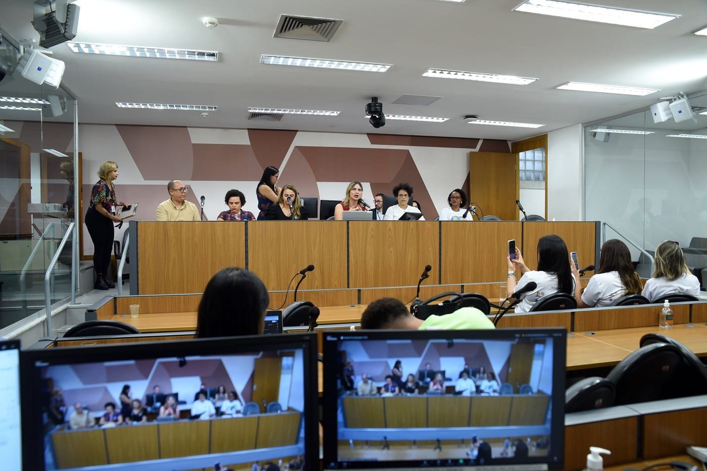 Comissão considera insuficientes respostas sobre educação especial
