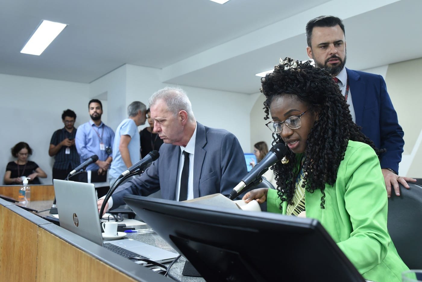 Câmeras em uniformes e viaturas policiais têm aval da Comissão de Direitos Humanos 1 Parecer aprovado pela Comissão de Direitos Humanos apresentou dados para justificar necessidade de instalação de câmeras corporais