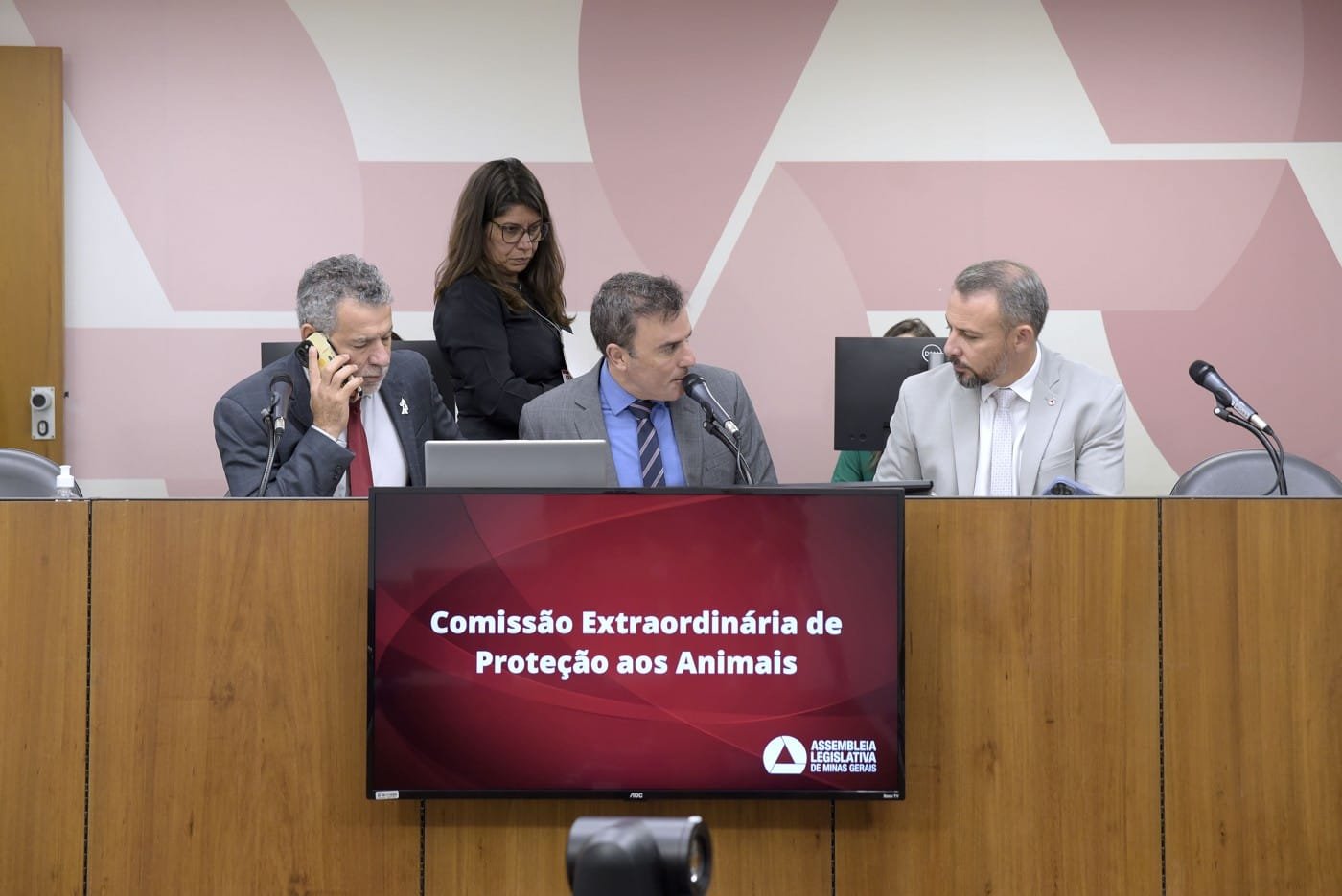 Comissão de Proteção aos Animais encerra trabalhos com balanço positivo 1 Segundo o relatório, a Comissão de Proteção aos Animais realizou 12 reuniões e aprovou 47 requerimentos