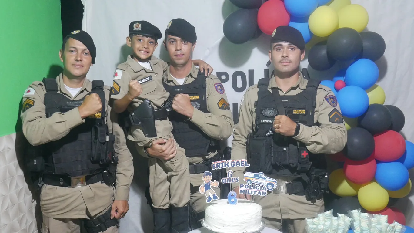 Militares participam de aniversário de criança em Divino das Laranjeiras