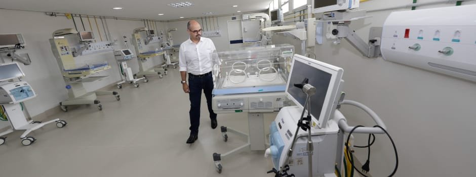 Vice-governador vistoria obras de ampliação do Hospital Universitário em Montes Claros