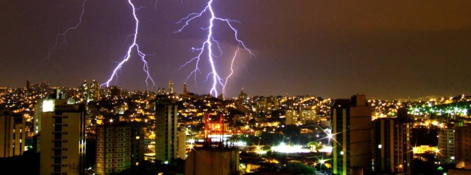 Cemig aprimora tecnologia de detecção de raios e melhora tempo de resposta durante ocorrências com tempestades 1 A Cemig investiu R$ 7 milhões e promoveu uma atualização do sistema que faz a detecção de raios em sua área de concessão em Minas Gerais