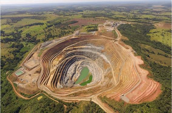 Fundação Estadual de Meio Ambiente apresenta relatório com áreas de mineração recuperadas e em processo de recuperação 1 Área de mineração