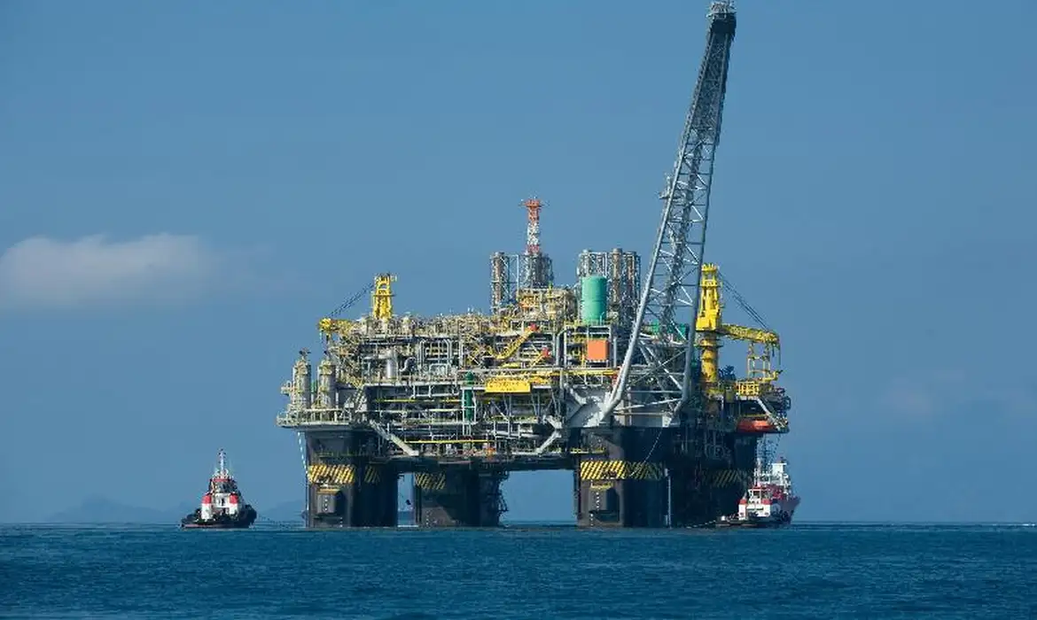 Produção de petróleo da União supera 100 mil barris diários em outubro 1 A produção de petróleo da União registrou um novo recorde em outubro