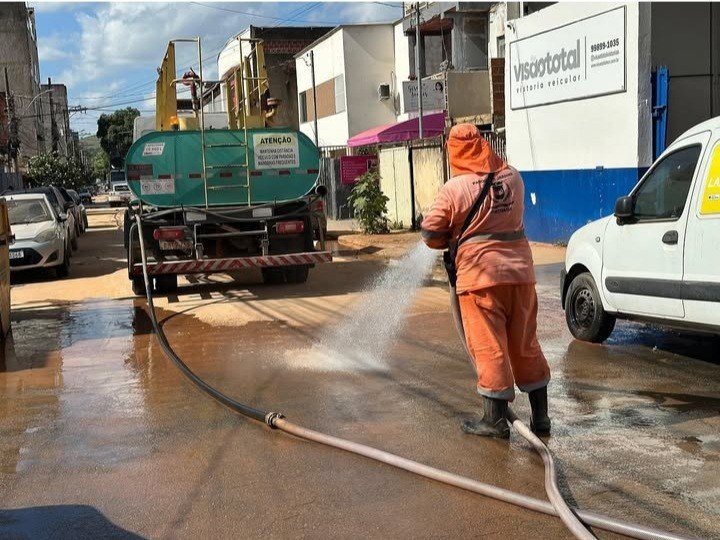 Ipatinga: Equipes de limpeza fazem trabalhos em bairros atingidos pelas enchentes 8 17371424707048583184167467097816