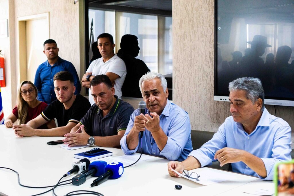 Prefeito apresenta programação de aniversário de Valadares 6 17371506988735657235378383577173