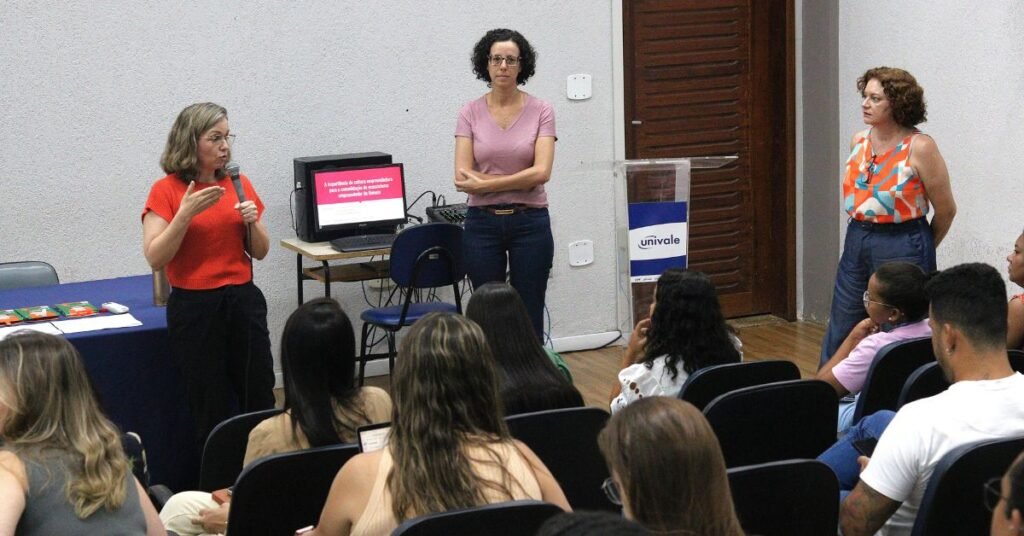 9º Workshop Experience: professores da UNIVALE recebem capacitação no retorno das férias 3 17386142353633437654096061965389
