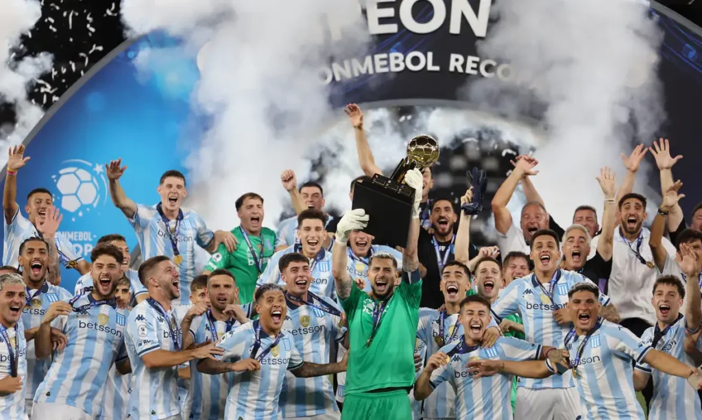 O Botafogo deixou escapar a oportunidade de conquistar o inédito título da Recopa Sul-Americana