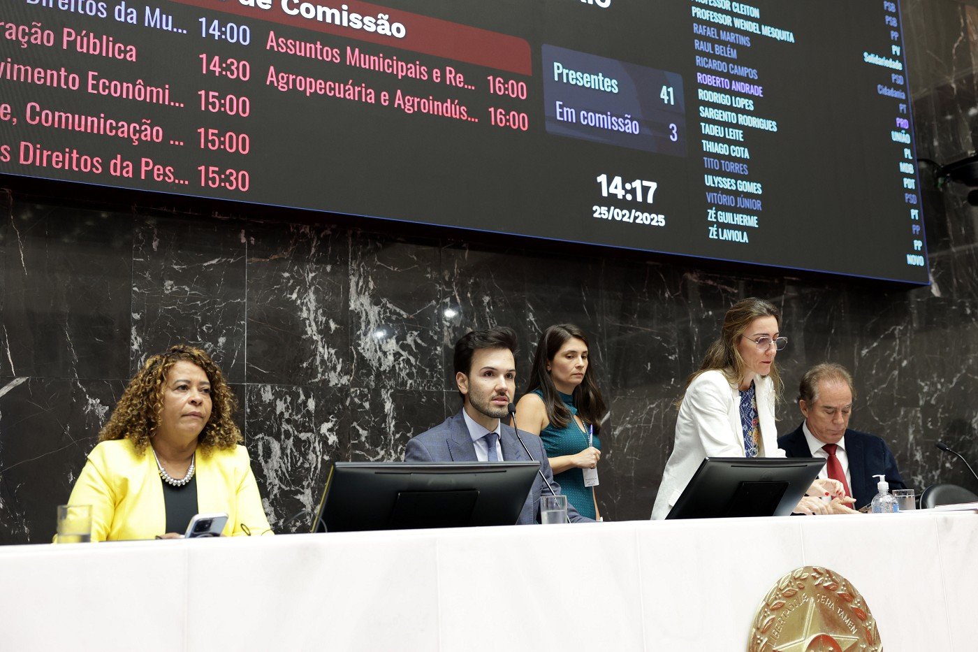 Combate a armas brancas nas escolas motiva PL 1 Proposta aprovada pelos parlamentares prevê participação da comunidade quilombola na construção do ensino multicultural e inclusivo