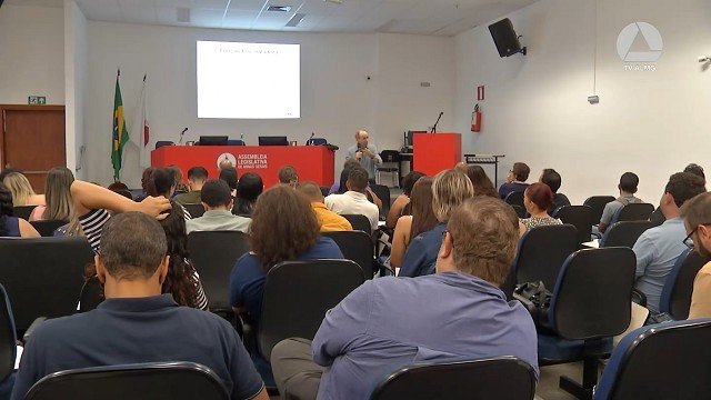 Escola do Legislativo oferece cursos para câmaras municipais 1 Uma aula inaugural abordando as atribuições do vereador foi realizada na última quarta (19)