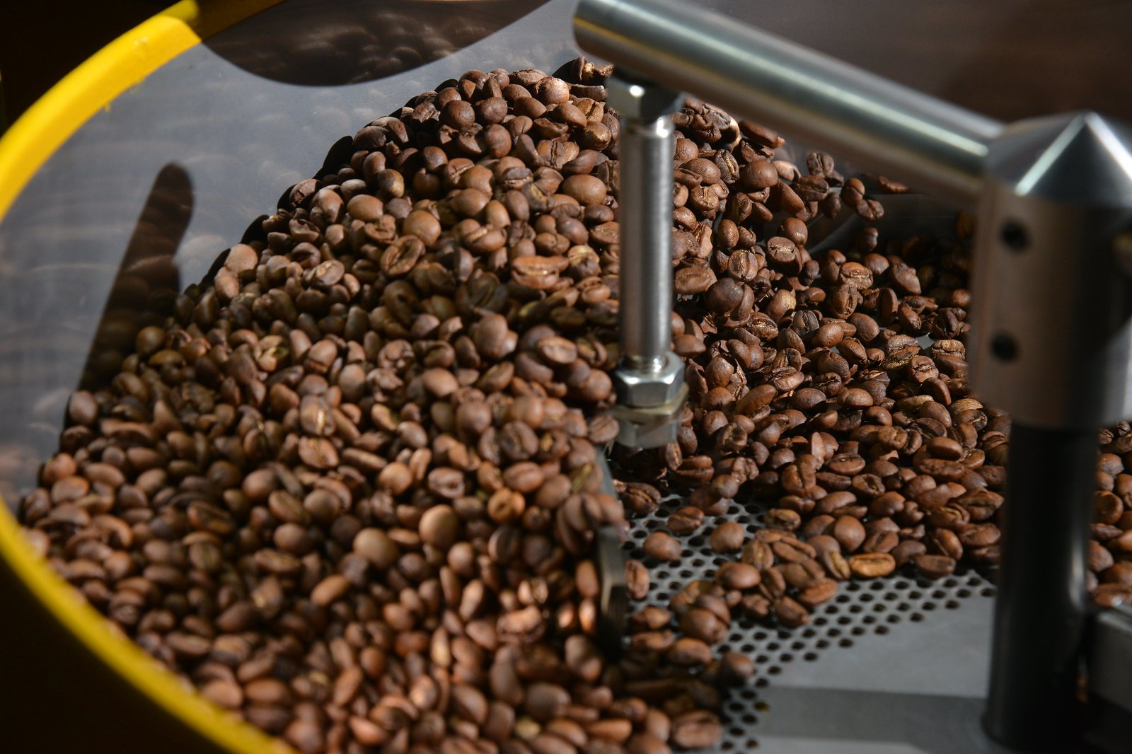 Café de verdade: especialista da Emater ensina como não errar na escolha do pó 1 Com a alta dos preços, surgem opções que prometem “sabor de café”, mas, na realidade, entregam uma mistura com muitas impurezas