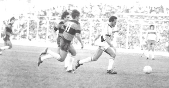 Vasco e Flamengo vieram a Valadares para inaugurar as metálicas, junto com o Presidente da FIFA, em 1981 1 image 79