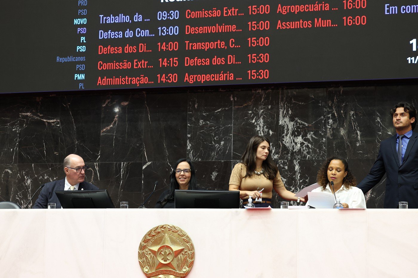 Nos últimos anos, deputadas vêm se revezando na presidência das reuniões de Plenário, em referência ao Dia Internacional da Mulher