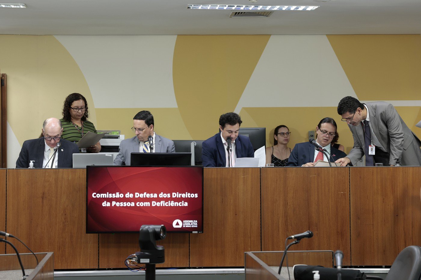 A Comissão de Defesa dos Direitos da Pessoa com Deficiência analisou diversas proposições nesta terça-feira (11)