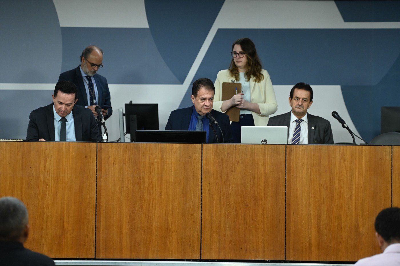 Comissão dá aval a duas proposições sobre resíduos 1 Pareceres foram aprovados na Comissão de Desenvolvimento Econômico e seguem para o Plenário