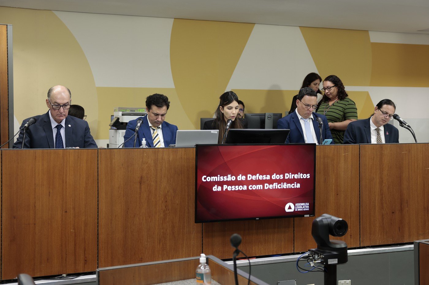 Projeto que amplia direitos da pessoa com Alzheimer já pode ir ao Plenário 1 Quatro projetos foram analisados pela Comissão de Defesa dos Direitos da Pessoa com Deficiência