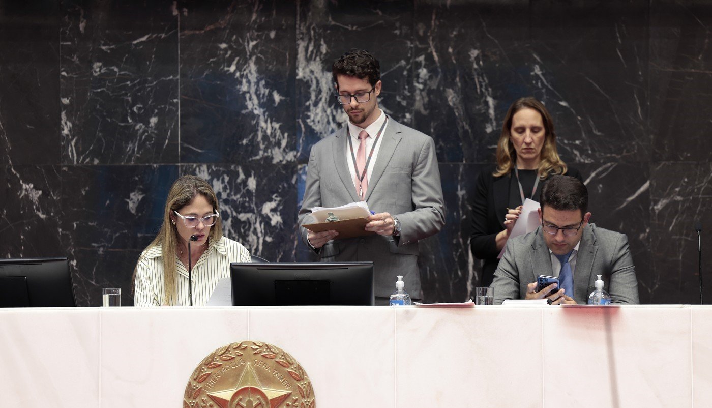 Embate entre esquerda e direita marca pronunciamentos em Plenário 1 Diversos requerimentos com pedidos de informações também foram aprovados na Reunião Ordinária