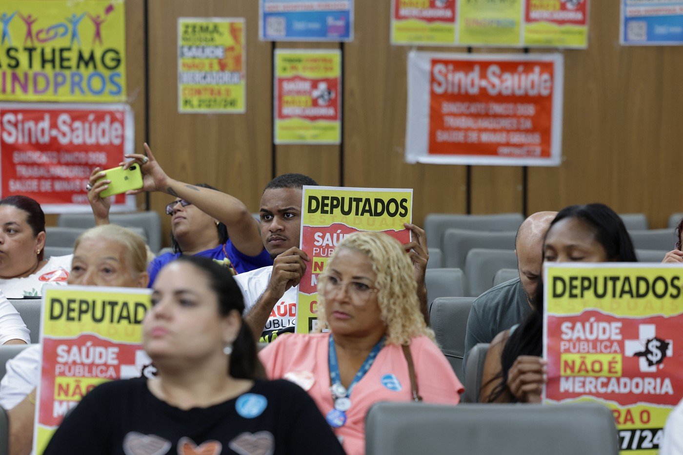 Oposição anuncia que vai reforçar campanha contra terceirização de hospital 4 Oposição anuncia que vai reforçar campanha contra terceirização de hospital
