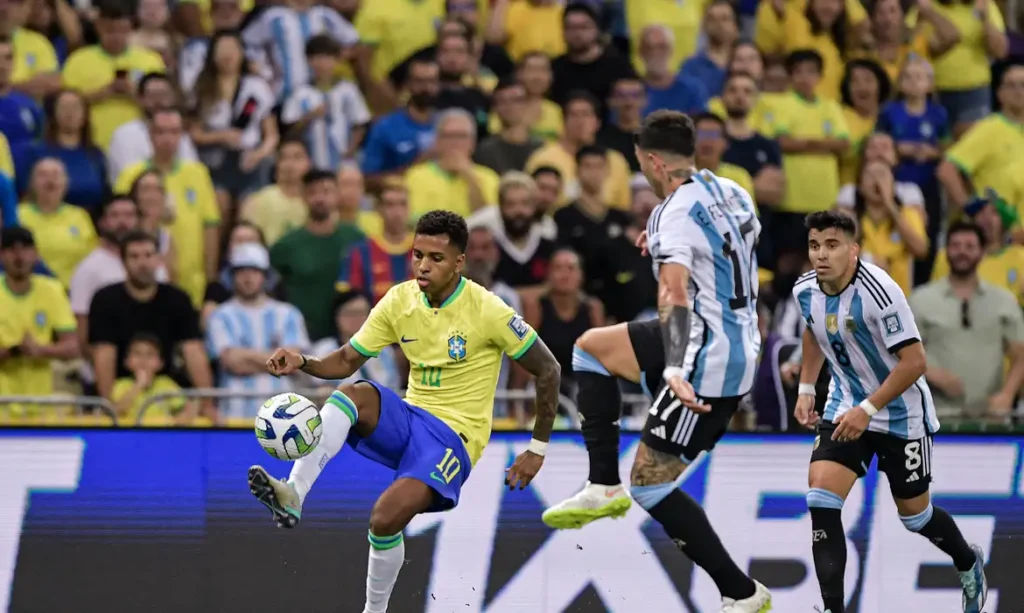 O Brasil enfrenta a Argentina, a partir das 21h (horário de Brasília)