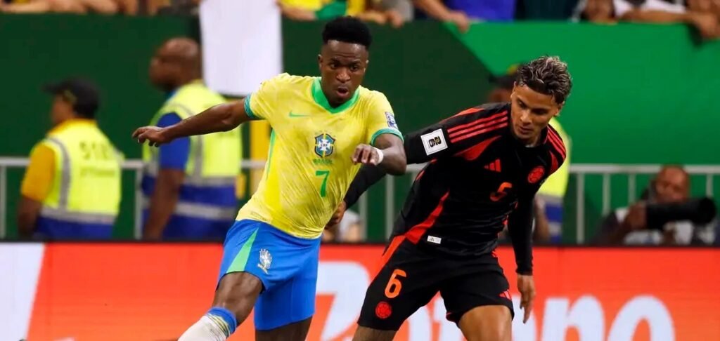 Mais de 70 mil pessoas viram o atacante Vinicius Júnior marcar um belo gol nos acréscimos para levar o Brasil à vitória de 2 a 1 sobre