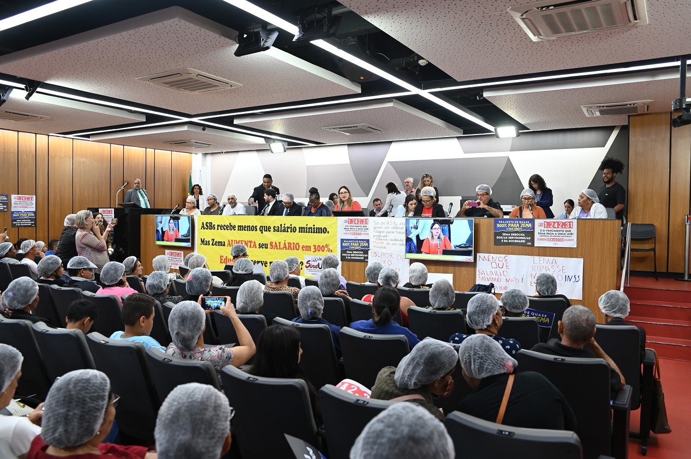 Salários e carreira de servidores do Estado voltam ao debate na Assembleia 2 Salários e carreira de servidores do Estado voltam ao debate na Assembleia