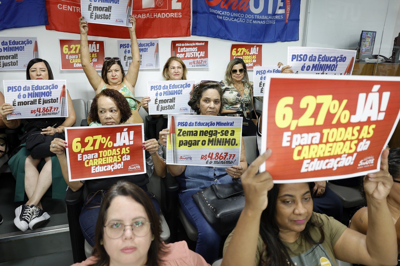 Assembleia discute salários e carreira da educação básica