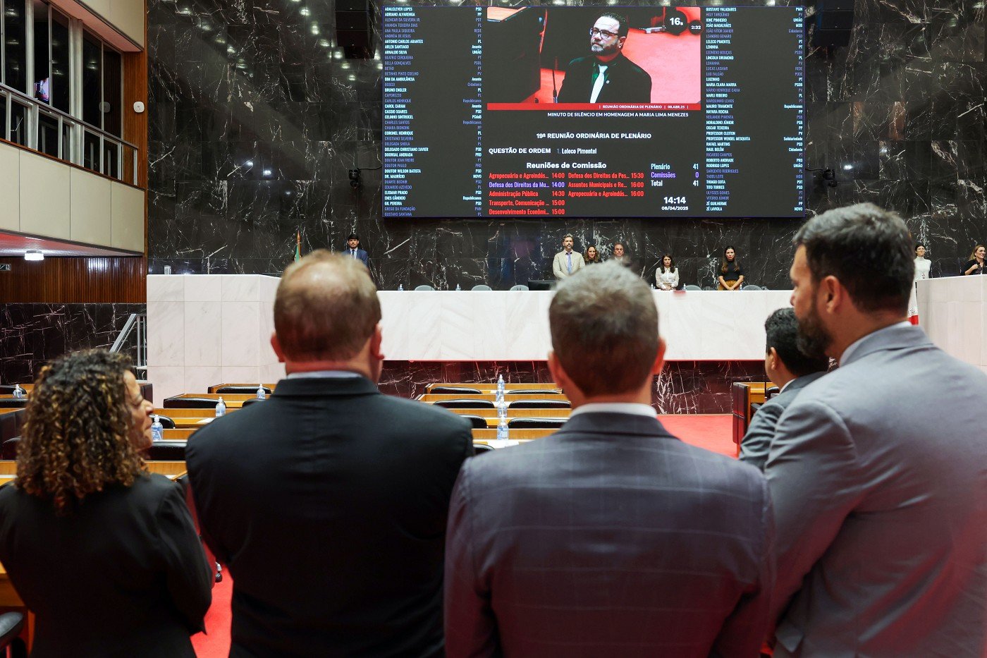 Política nacional pauta discursos de deputados em Plenário