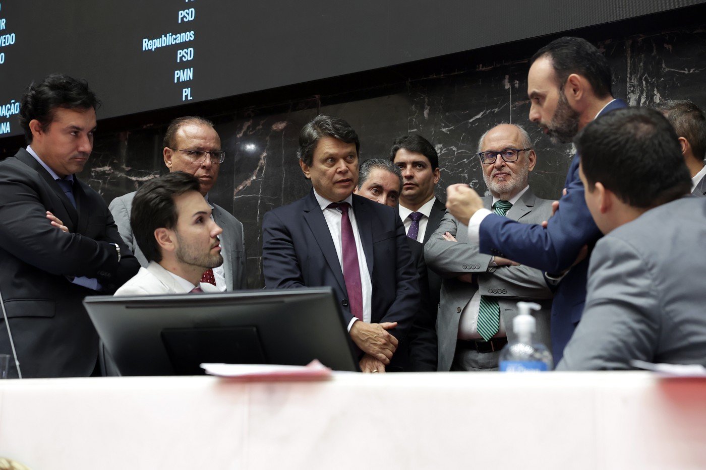 Plenário da ALMG aprecia dois vetos do governador 1 Reunião desta terça (8) foi marcada pela obstrução da oposição ao governo estadual