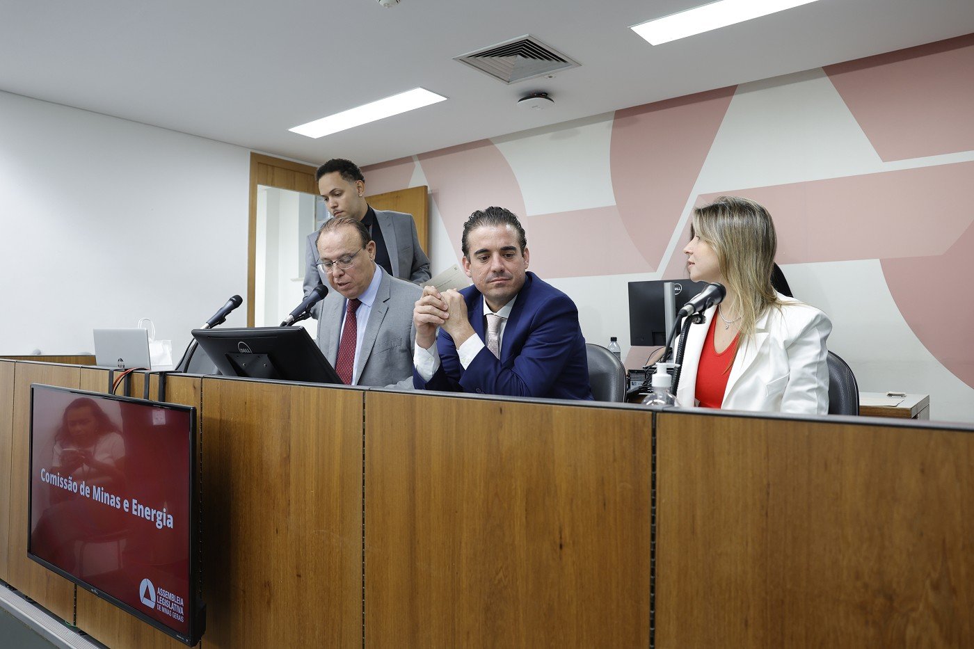 Mais comissões permanentes da ALMG definem Tema em Foco para o biênio atual 1 Comissão de Minas e Energia elegeu como Tema em Foco o planejamento e gestão da infraestrutura e dos serviços de água e energia no Estado