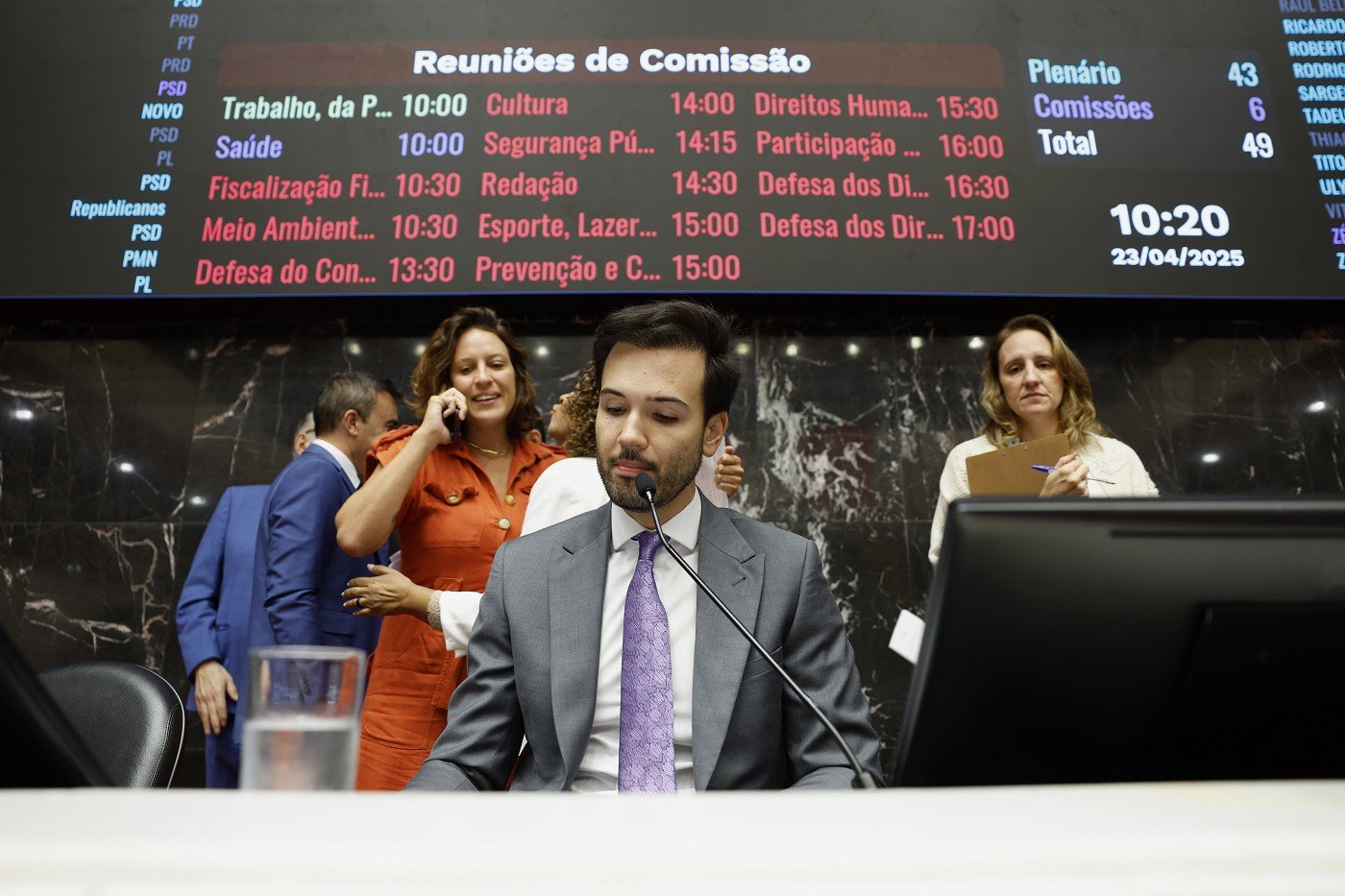 Criação de agência reguladora de transportes é aprovada em definitivo no Plenário 1 Os parlamentares aprovaram uma nova versão do texto, com um substitutivo e três emendas apresentadas em Plenário