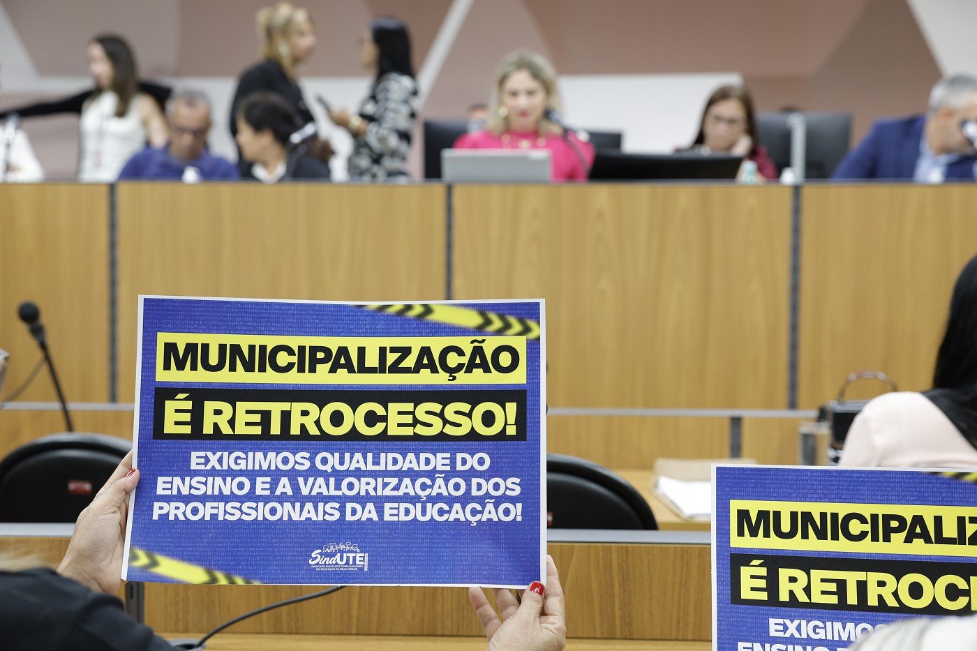 Participantes de reunião criticam municipalização do ensino em Manhuaçu 1 Participantes de reunião criticam municipalização do ensino em Manhuaçu