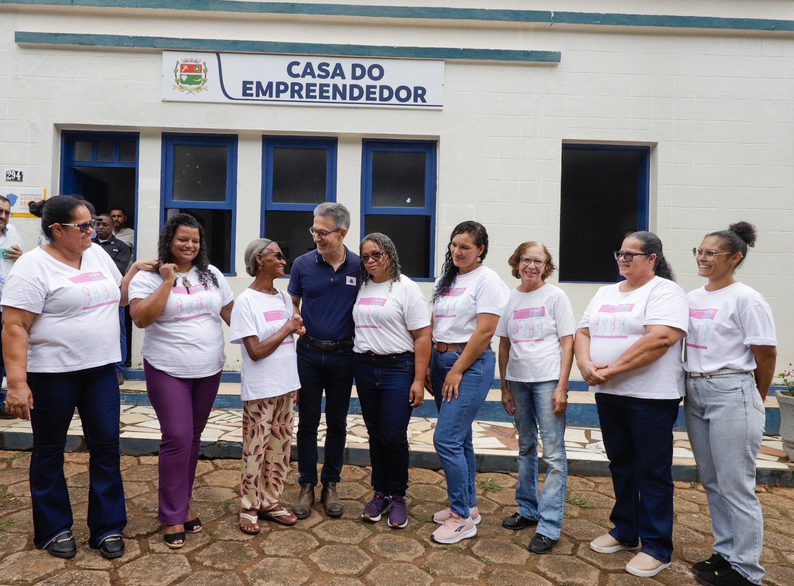 Trajeto Moda, do Governo de Minas, muda realidade de mulheres do Vale do Jequitinhonha 1 O governador Romeu Zema se reuniu, nesta quinta-feira (10/4), na Casa do Empreendedor de Couto de Magalhães de Minas, no Vale
