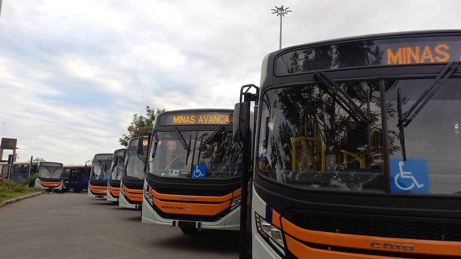 O Governo de Minas entregou, nesta quarta-feira (2/4), 78 novos ônibus para as linhas metropolitanas que atendem Ribeirão das Neves