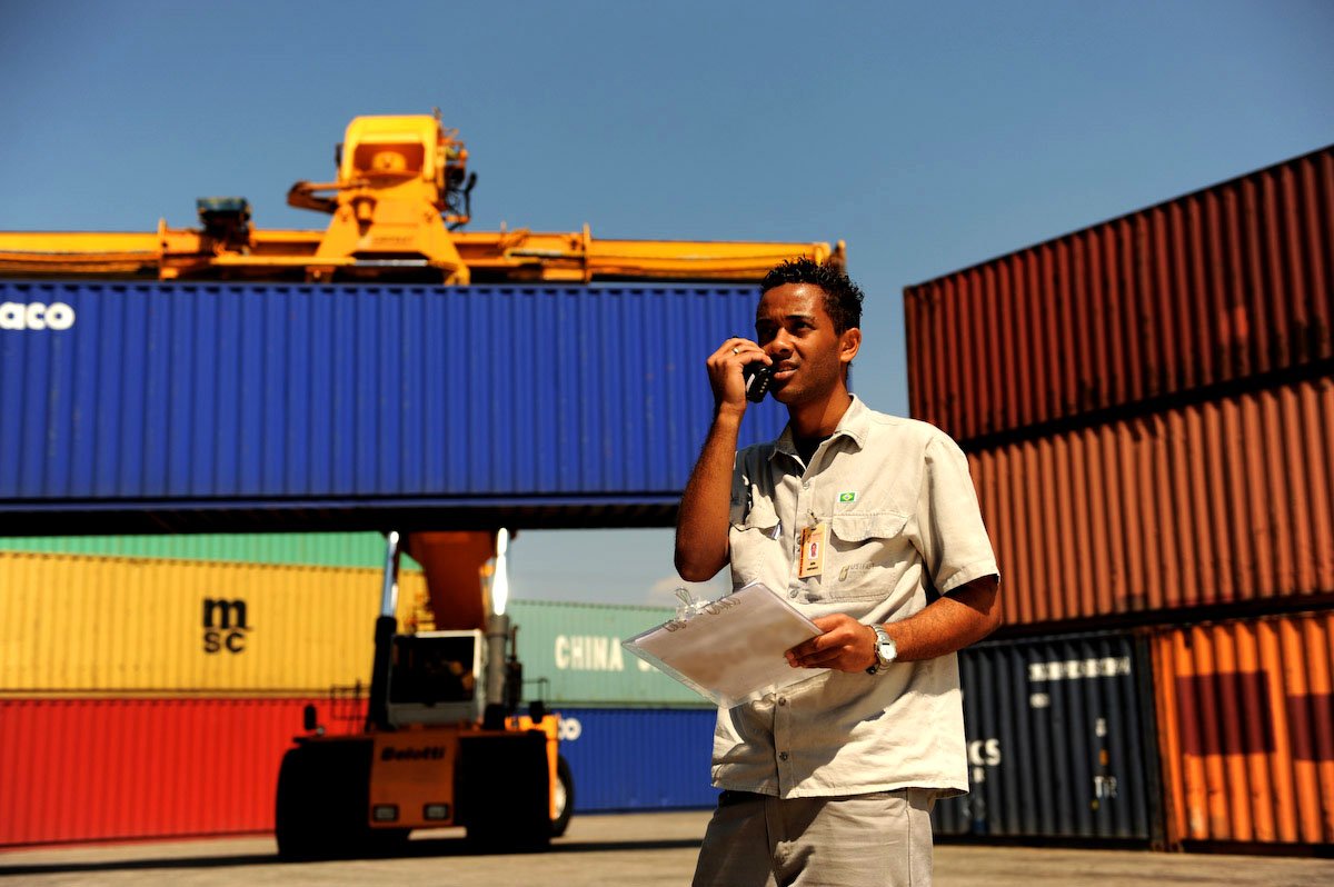 Nos três primeiros meses de 2025, as exportações de Minas Gerais chegaram a US$ 9,9 bilhões, com um superávit de US$ 5,6 bilhões na balança