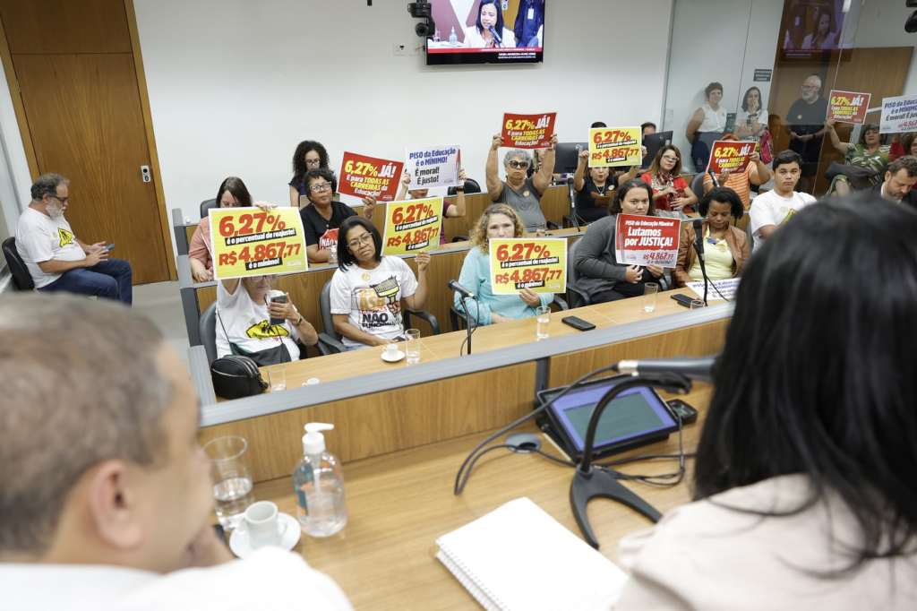 Servidores da educação básica querem reajuste maior do que o proposto pelo governo 4 image 40