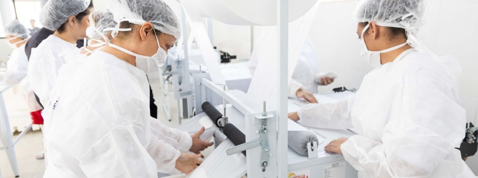 Produção pioneira de absorventes e fraldas no sistema prisional mineiro ultrapassa 770 mil unidades em três anos de projeto 1 Pensando nisso, o Governo de Minas Gerais implementou em 2021 o projeto Liberdade em Ciclos, uma iniciativa que busca garantir dignidade