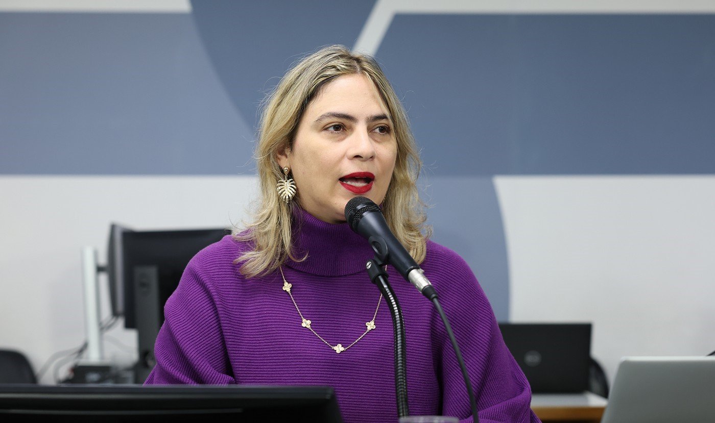 Comissão discute situação de servidores da Escola de Formação de Educadores