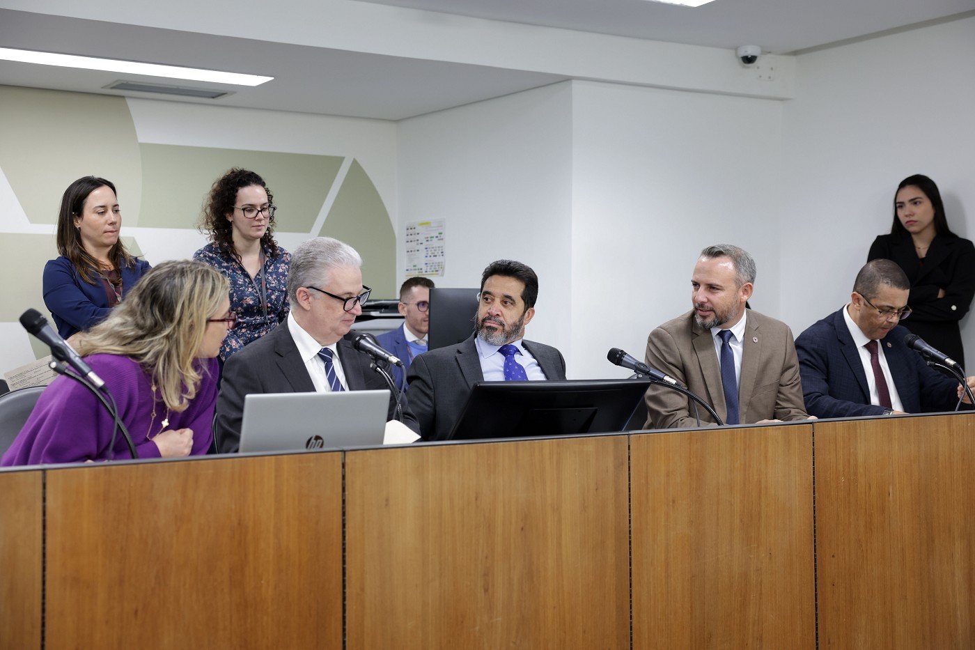 Integrantes da Comissão de Administração Pública apreciaram iniciativas na tarde desta terça (6)