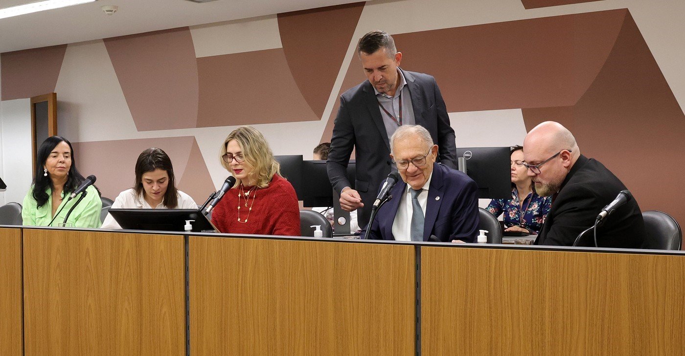 O relator Hely Tarquinio opinou pela aprovação do projeto da deputada Beatriz na forma original