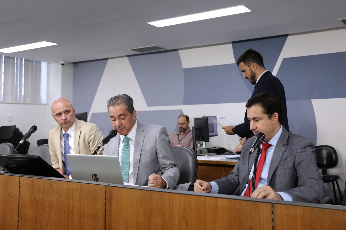 Comissão elege presidente e vice para avaliar veto à transferência de servidoras vítimas de violência