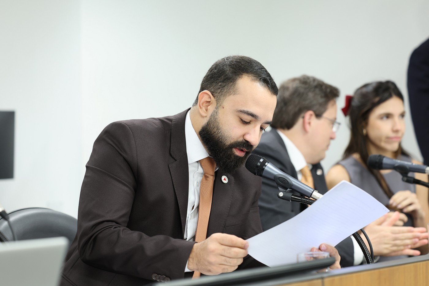 Conforme parecer do deputado Lincoln Drumond, proposta busca mitigar a sobrecarga de trabalho de tripulantes