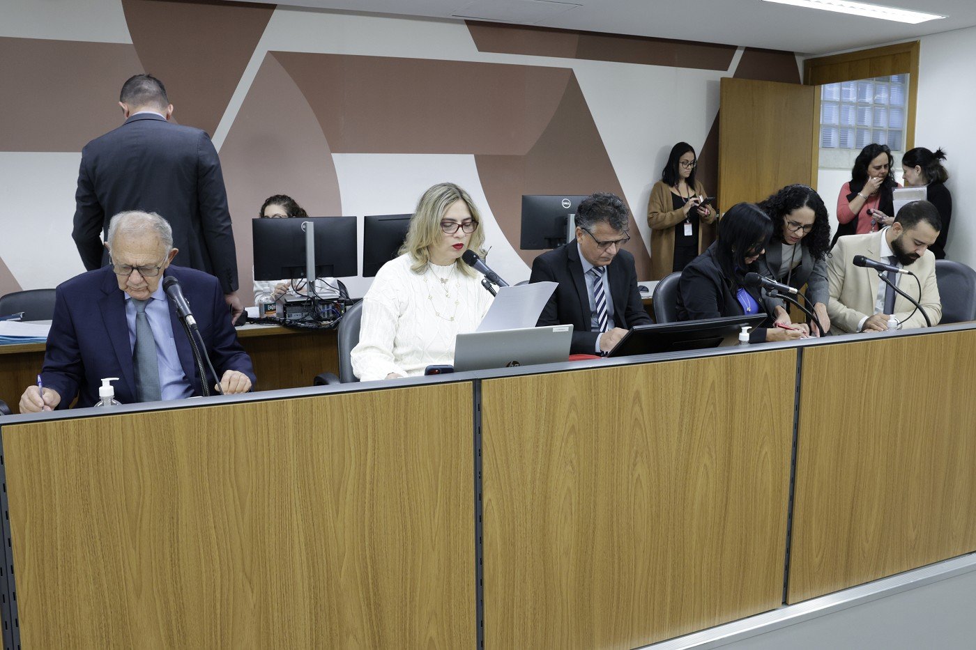 Permissão para acúmulo de bolsas universitárias já pode ser votada em definitivo