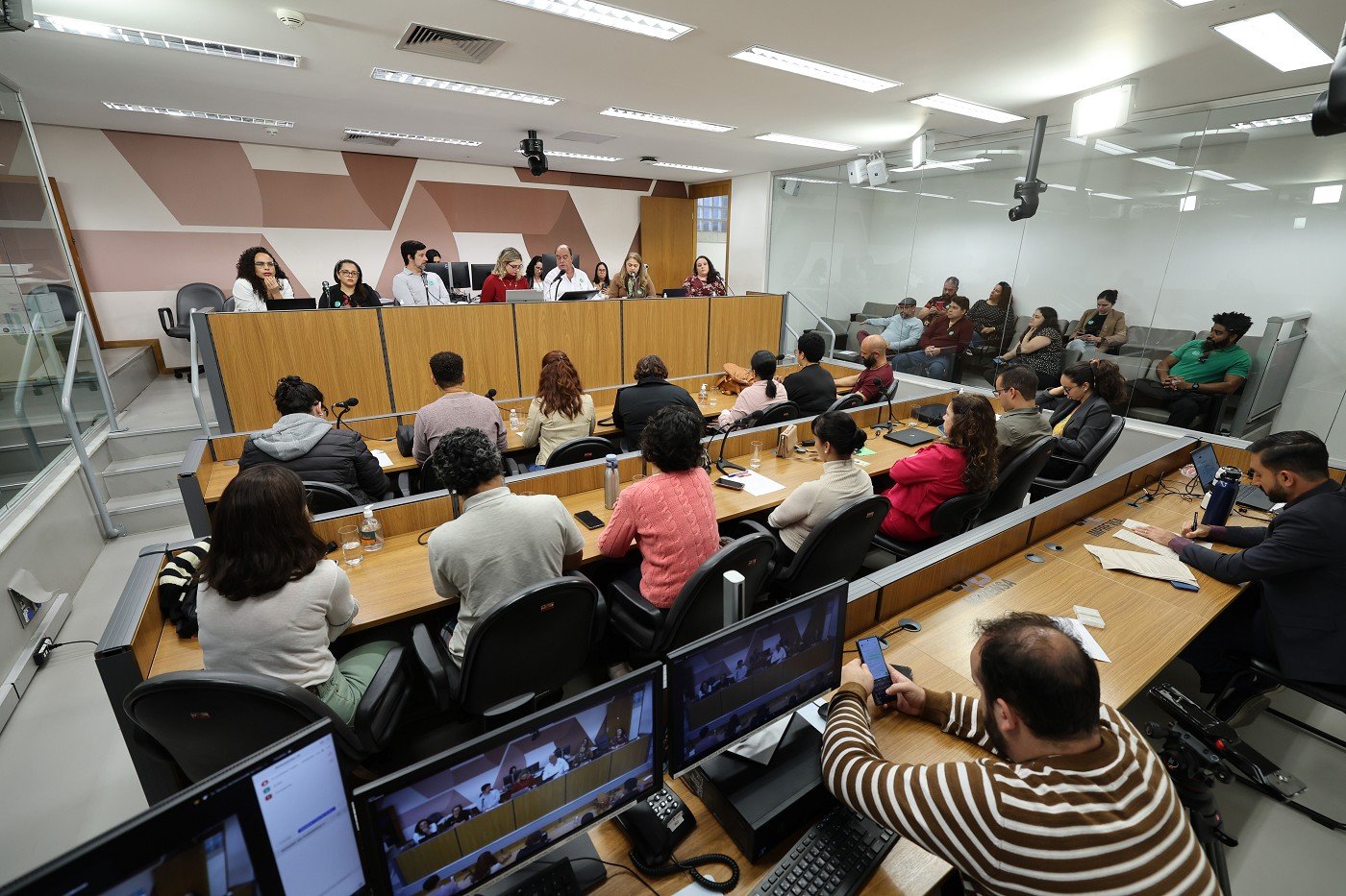 Servidores da Escola de Formação de Educadores cobram carreira do magistério 1 Audiência teve mobilização de professores e reconhecimento de lacunas por parte do Estado em situação funcional