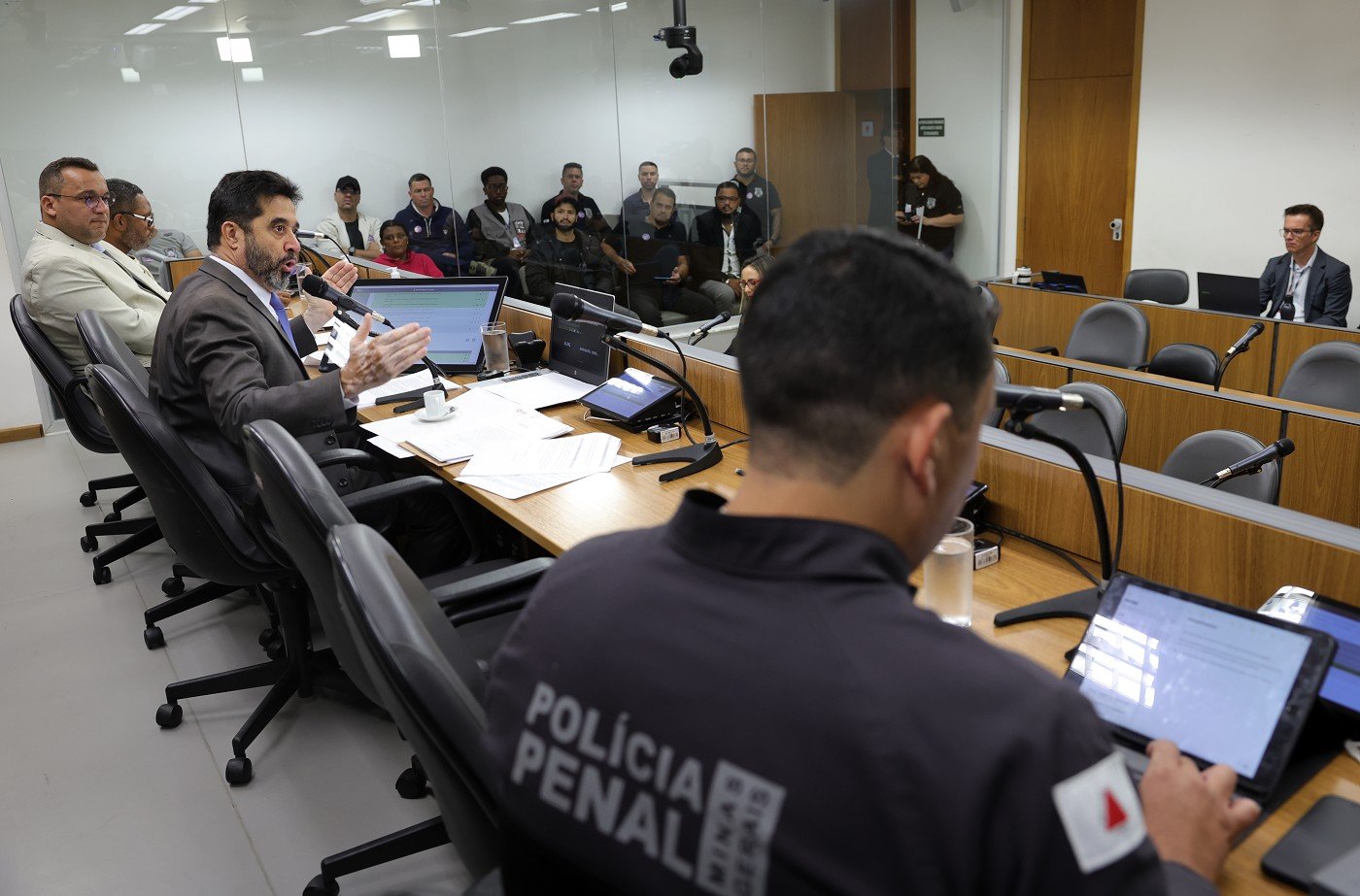 Assédio a policiais penais em Valadares resultou no afastamento de diretores
