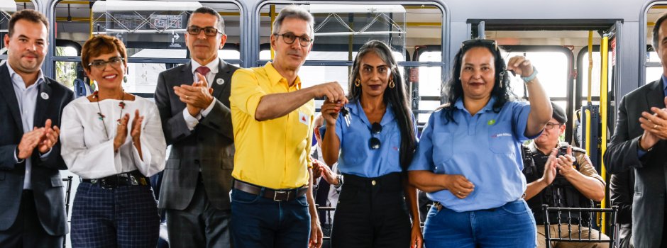 O governador Romeu Zema realizou, nesta quinta-feira (8/5), a entrega simbólica de 135 ônibus para as linhas metropolitanas que atendem as