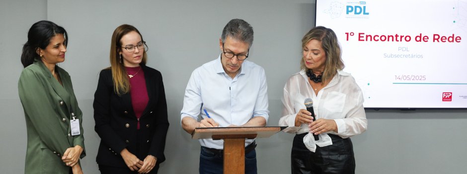 Governo de Minas fortalece integração em Encontro do Programa de Desenvolvimento de Lideranças com foco na prestação de serviços 1 O governador Romeu Zema falou sobre Intersetoraliedade na Gestão Pública, incentivando a cooperação entre diferentes áreas