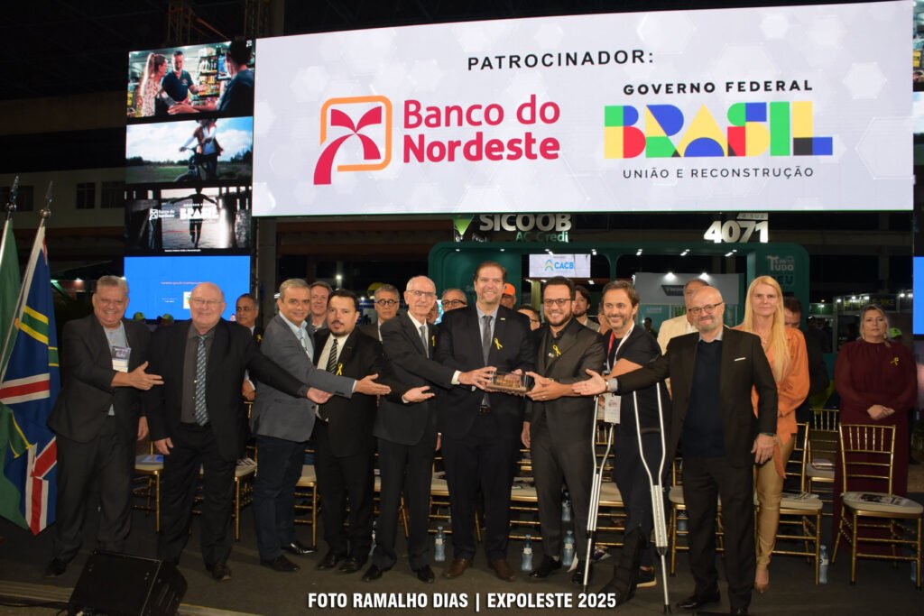 Empresários, parceiros, autoridades e um grande público compareceram a cerimônia de abertura da Expoleste 2025