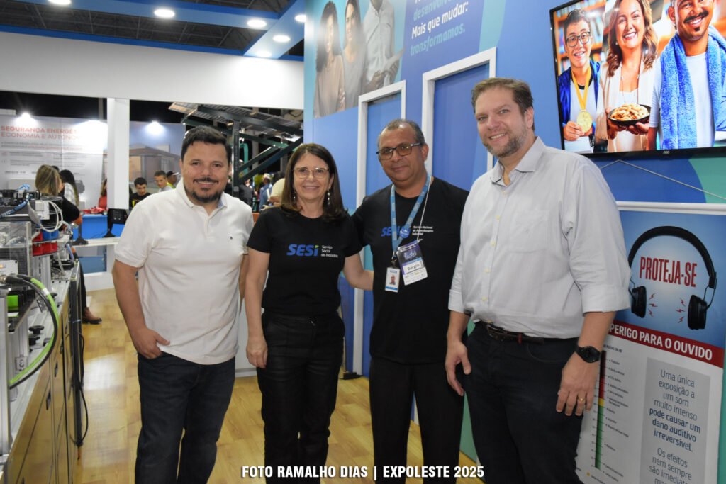 Jackson Lemos, vice-presidente da ACE-GV, pessoal do SESI, e Stefano Couri, presidente da ACE-GV